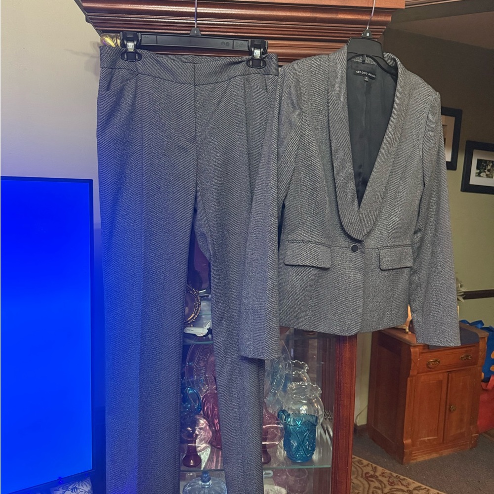 ANTONIO MELANI Black and White one button lined blazer and pant suit